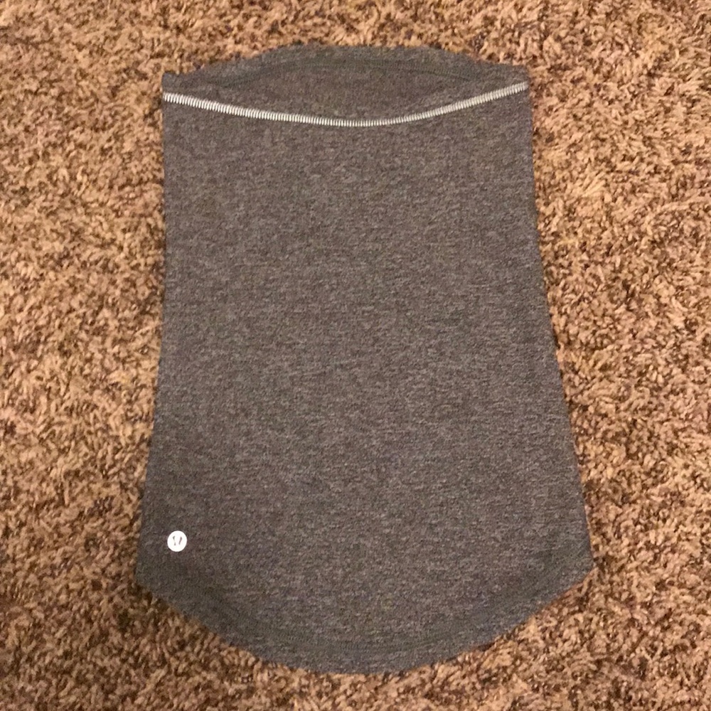 Lululemon neck/face warmer.